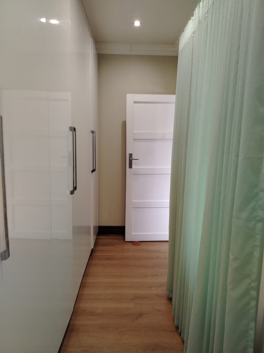 5 Bedroom Property for Sale in Meyerspark Gauteng