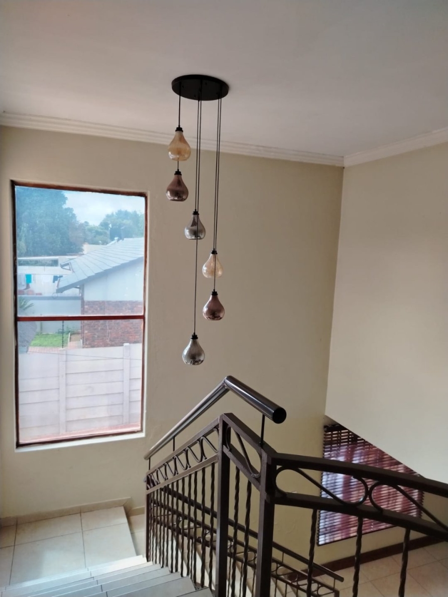 5 Bedroom Property for Sale in Meyerspark Gauteng