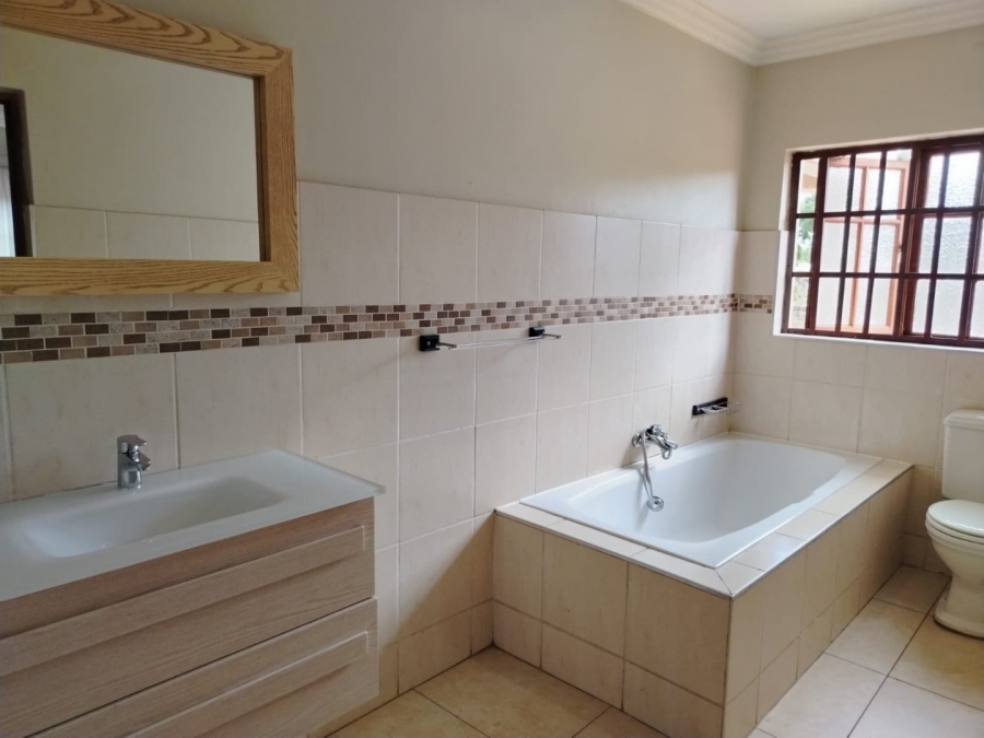 5 Bedroom Property for Sale in Meyerspark Gauteng