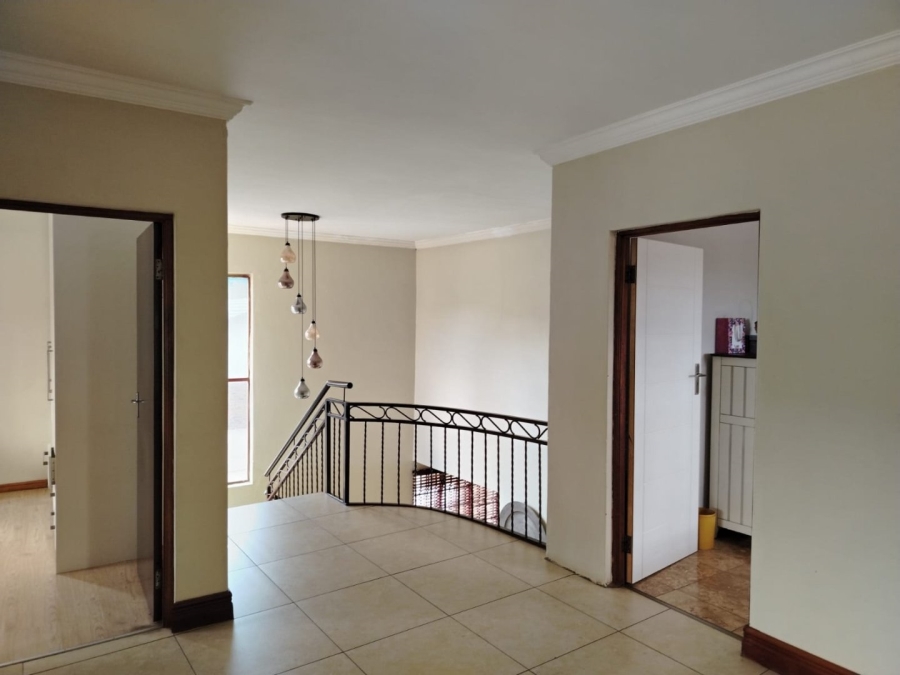 5 Bedroom Property for Sale in Meyerspark Gauteng