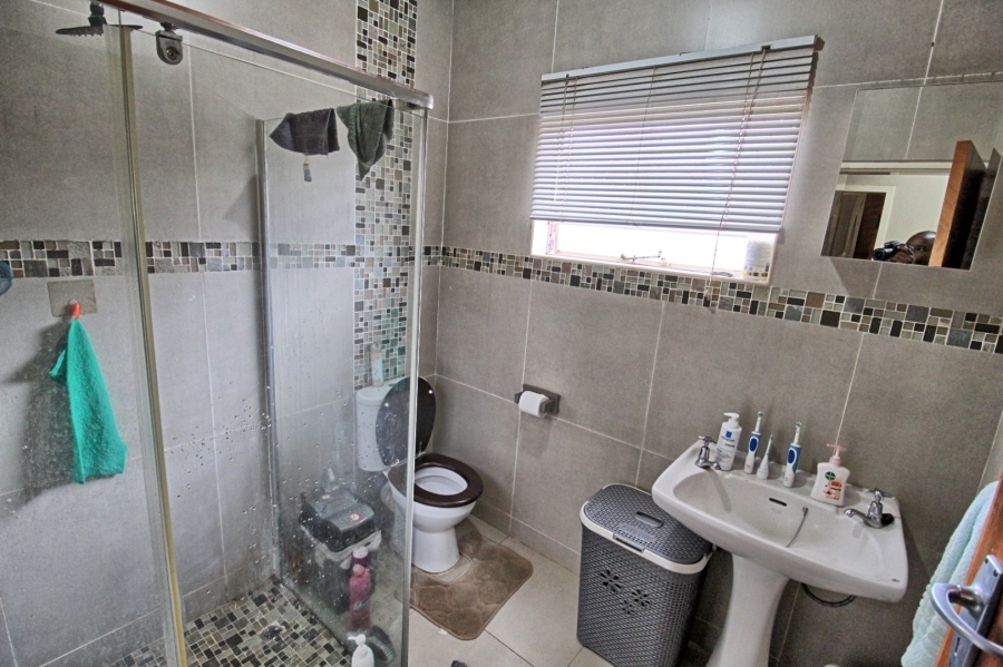 5 Bedroom Property for Sale in Lyttelton Manor Gauteng