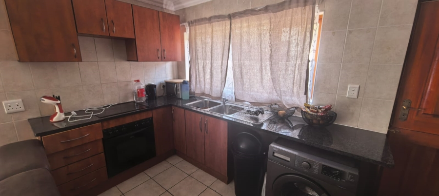 To Let 2 Bedroom Property for Rent in Kyalami Hills Gauteng