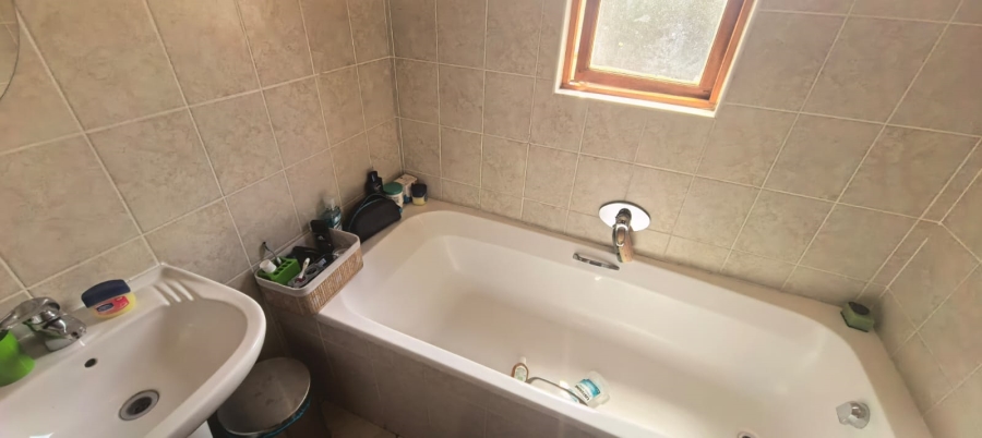 To Let 2 Bedroom Property for Rent in Kyalami Hills Gauteng