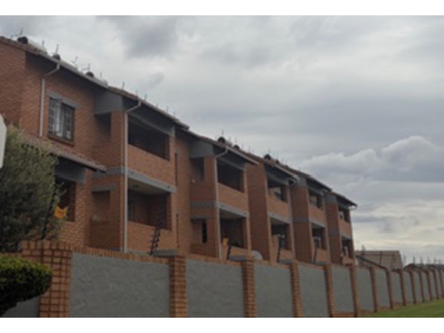 2 Bedroom Property for Sale in Noordwyk Gauteng