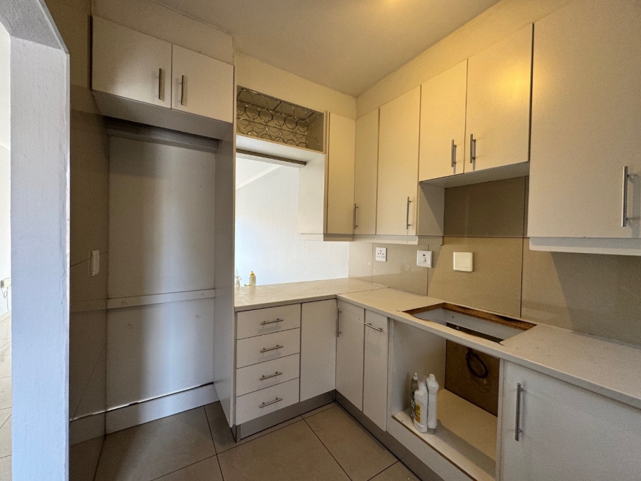 To Let 2 Bedroom Property for Rent in Vorna Valley Gauteng