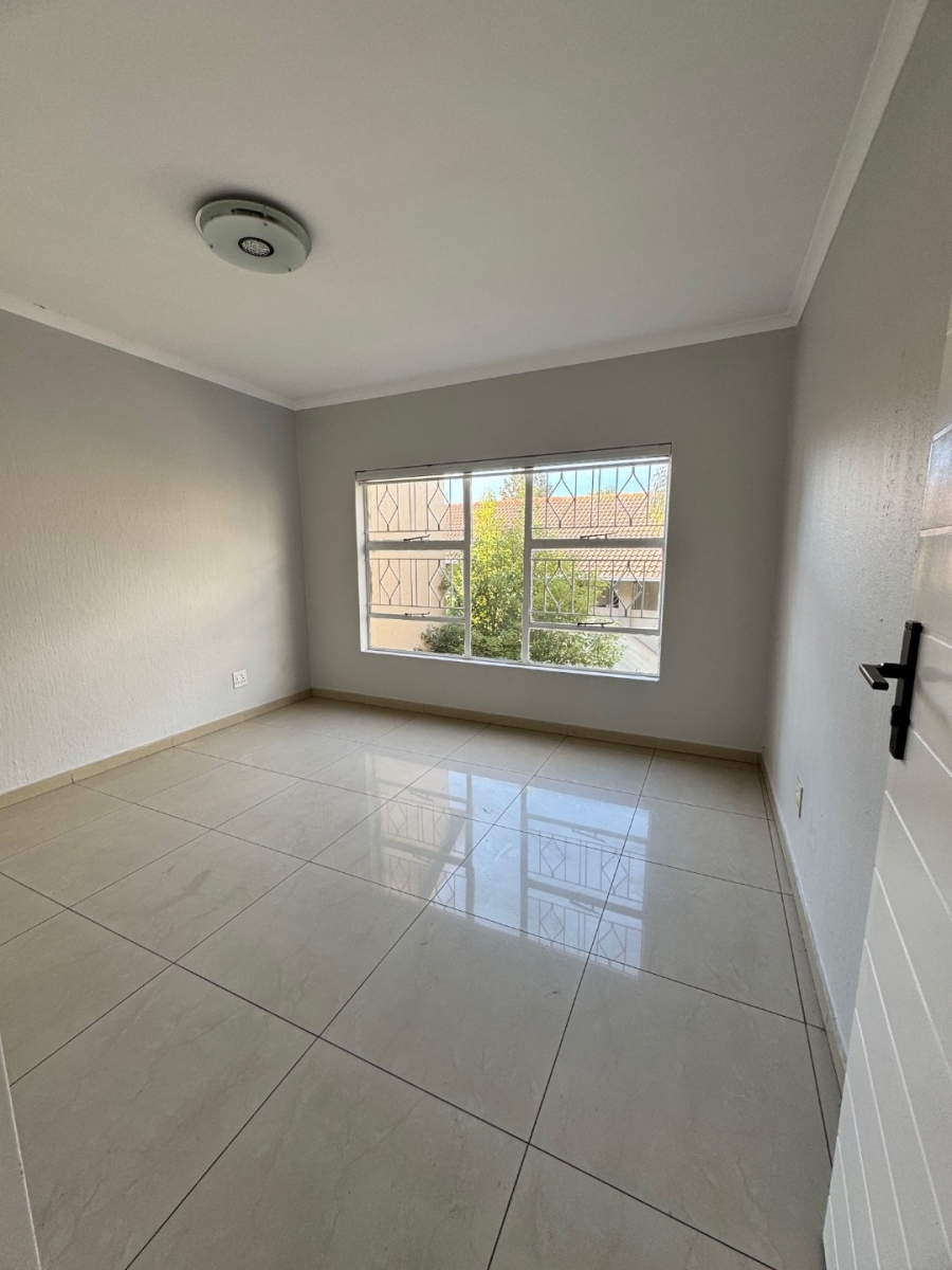 To Let 2 Bedroom Property for Rent in Vorna Valley Gauteng