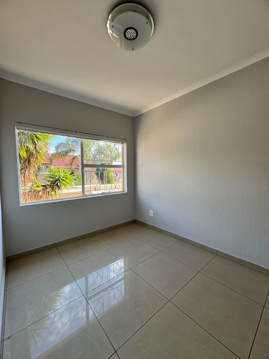 To Let 2 Bedroom Property for Rent in Vorna Valley Gauteng