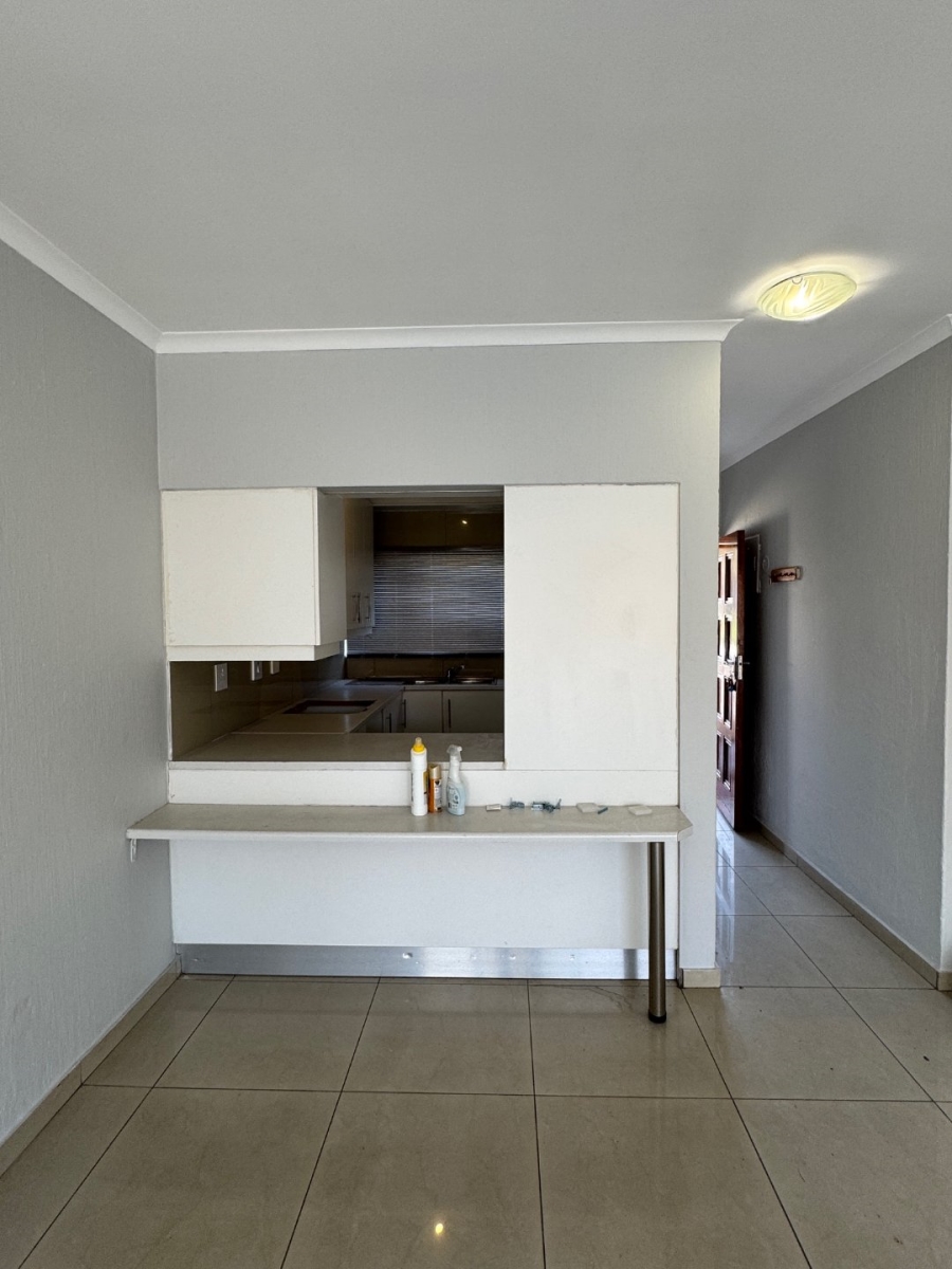 To Let 2 Bedroom Property for Rent in Vorna Valley Gauteng
