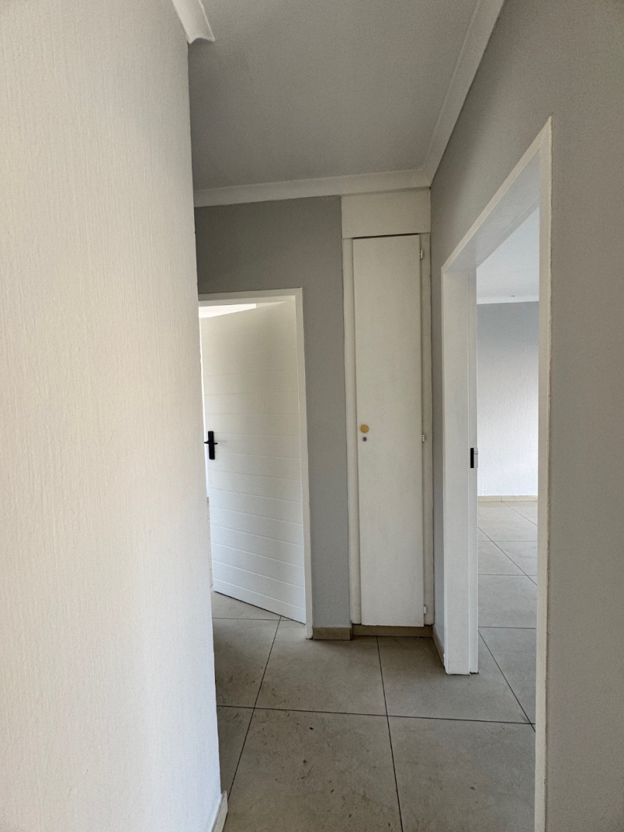 To Let 2 Bedroom Property for Rent in Vorna Valley Gauteng