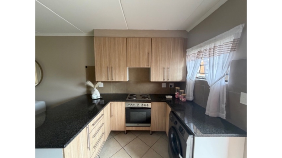2 Bedroom Property for Sale in Noordwyk Gauteng