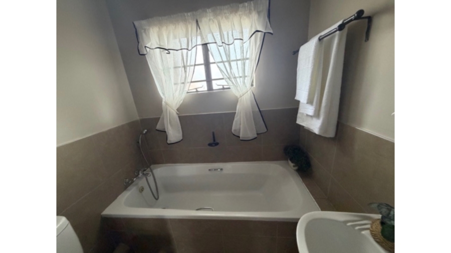 2 Bedroom Property for Sale in Noordwyk Gauteng