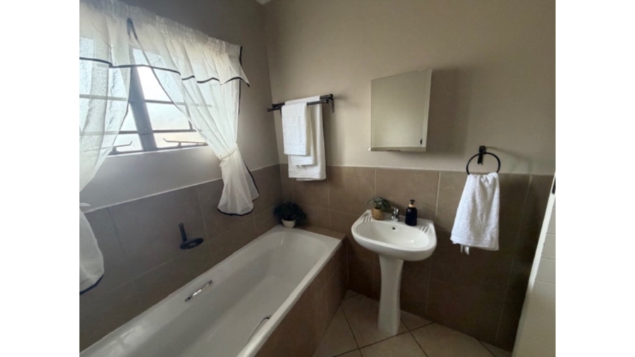 2 Bedroom Property for Sale in Noordwyk Gauteng