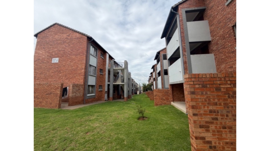 2 Bedroom Property for Sale in Noordwyk Gauteng
