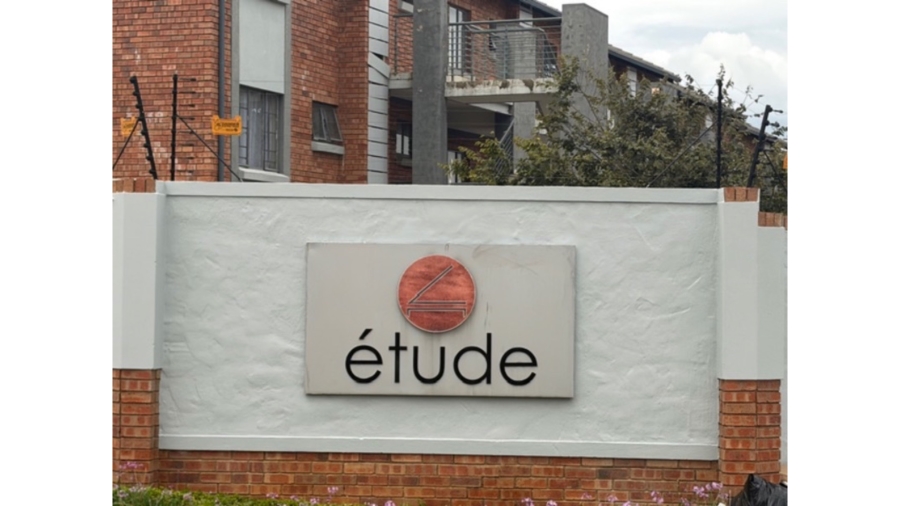 2 Bedroom Property for Sale in Noordwyk Gauteng