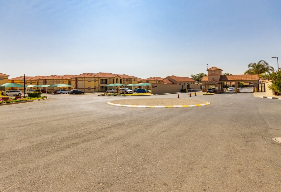 2 Bedroom Property for Sale in Ormonde View Gauteng