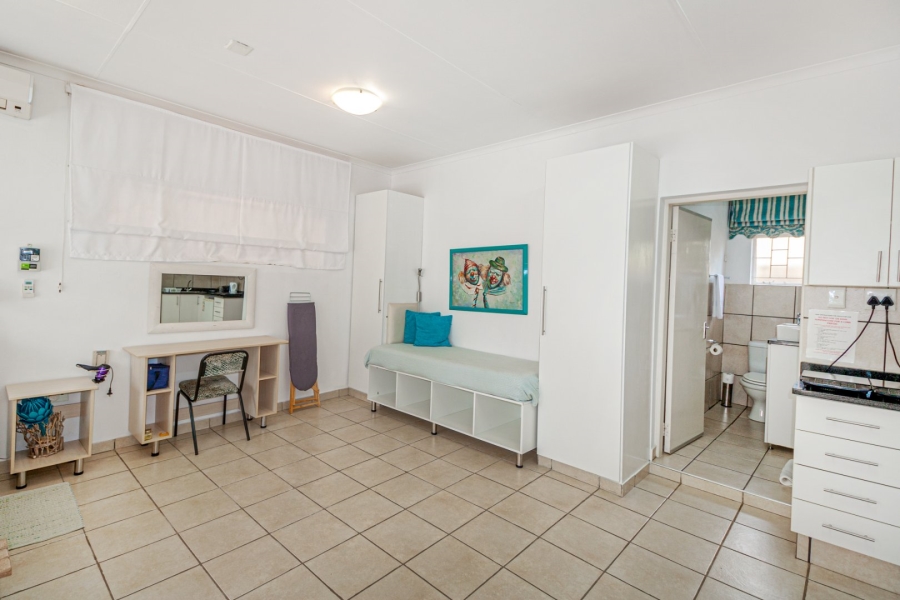 8 Bedroom Property for Sale in Hennopspark Gauteng