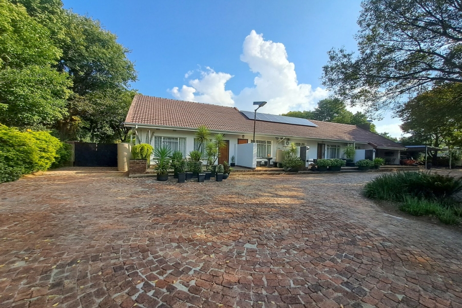 8 Bedroom Property for Sale in Hennopspark Gauteng