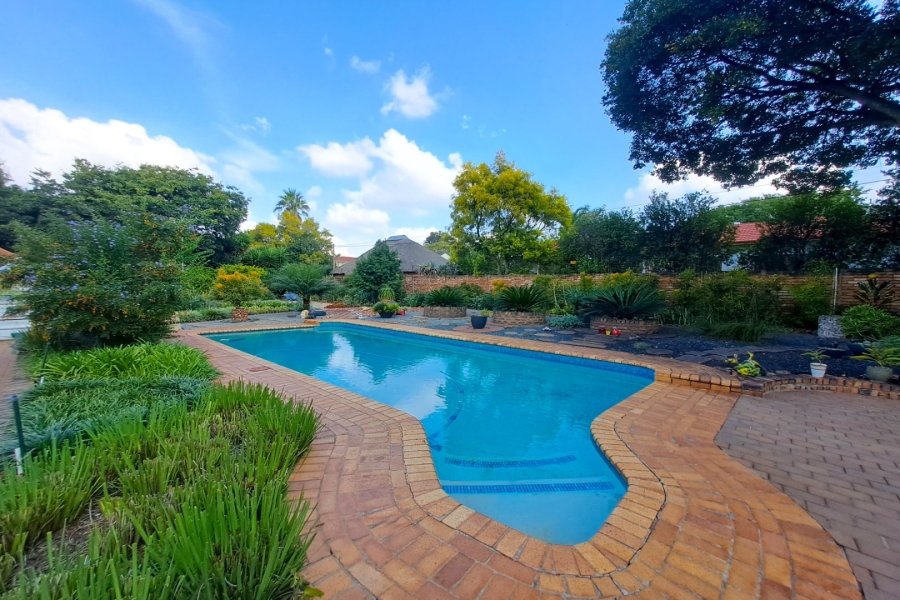 8 Bedroom Property for Sale in Hennopspark Gauteng
