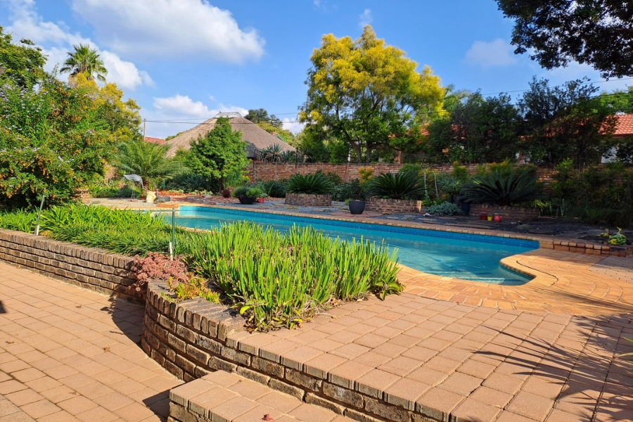 8 Bedroom Property for Sale in Hennopspark Gauteng