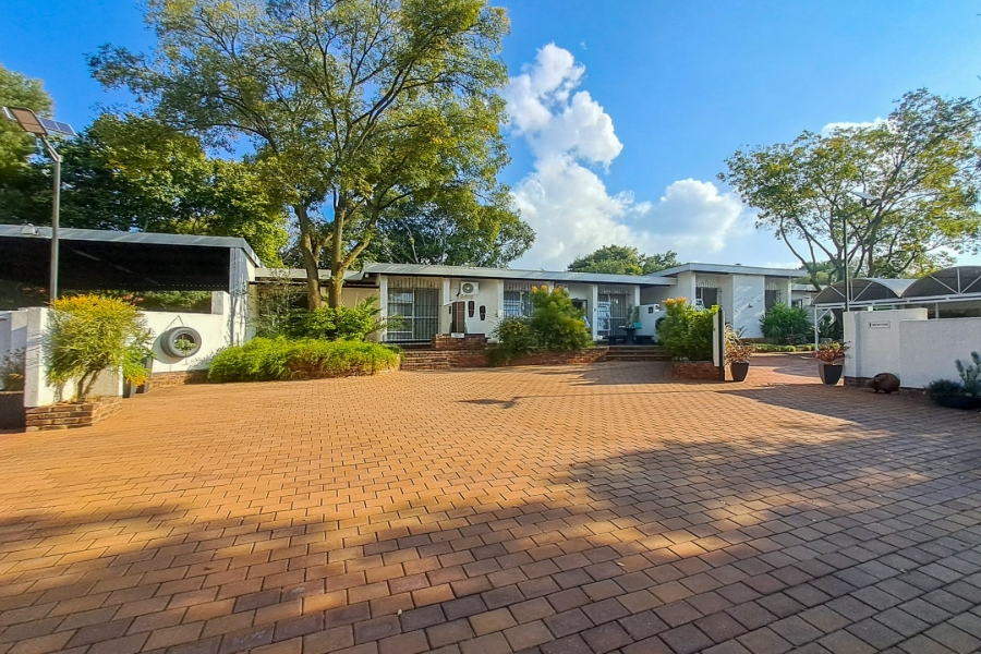 8 Bedroom Property for Sale in Hennopspark Gauteng