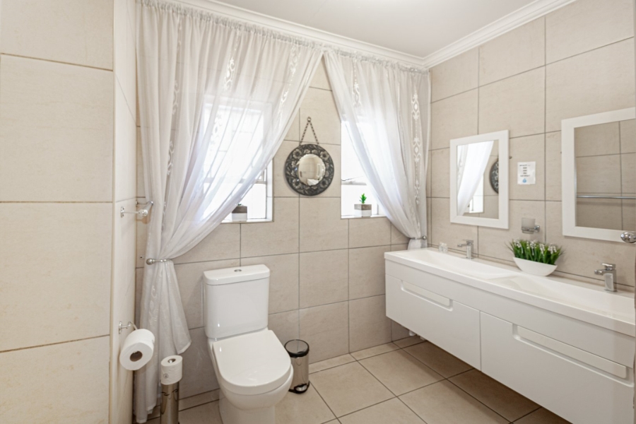 8 Bedroom Property for Sale in Hennopspark Gauteng