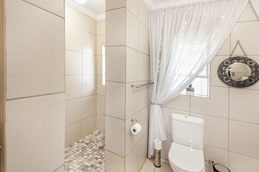 8 Bedroom Property for Sale in Hennopspark Gauteng