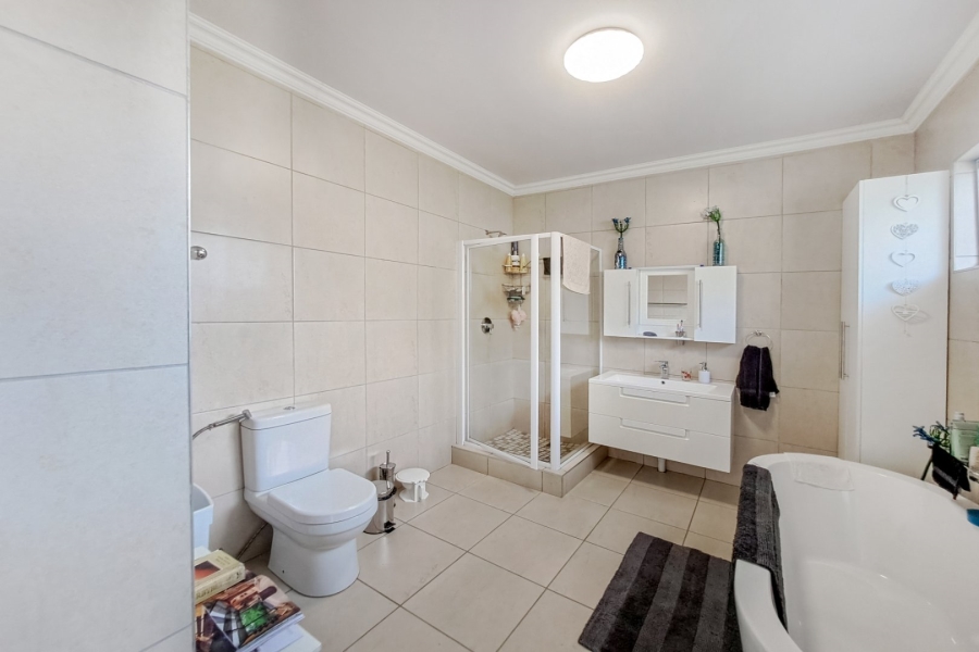 8 Bedroom Property for Sale in Hennopspark Gauteng