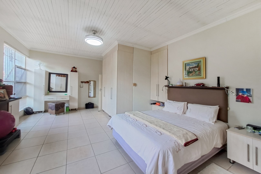 8 Bedroom Property for Sale in Hennopspark Gauteng