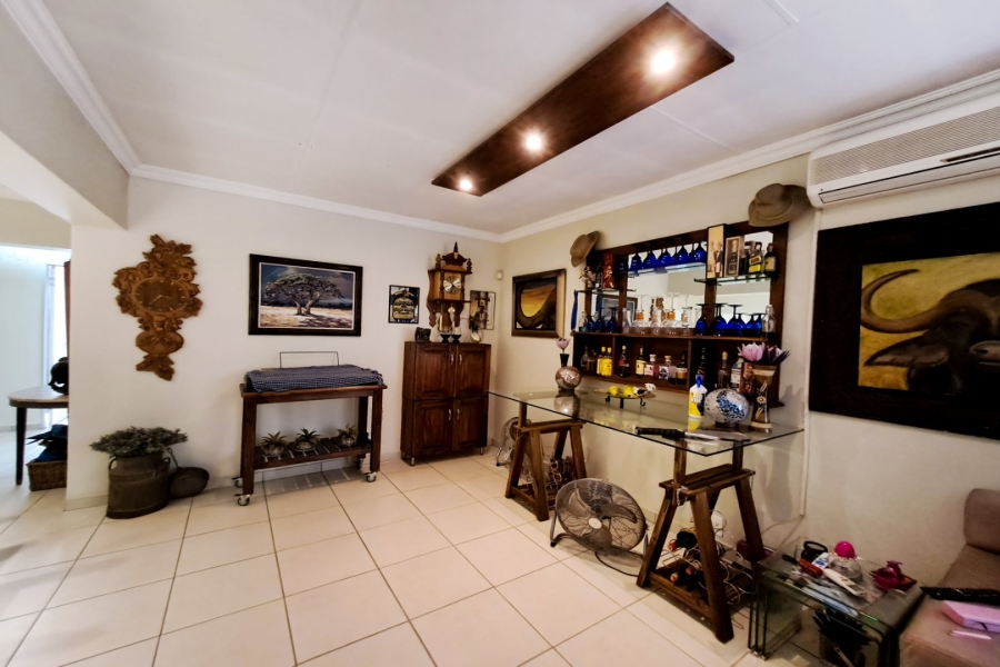 8 Bedroom Property for Sale in Hennopspark Gauteng