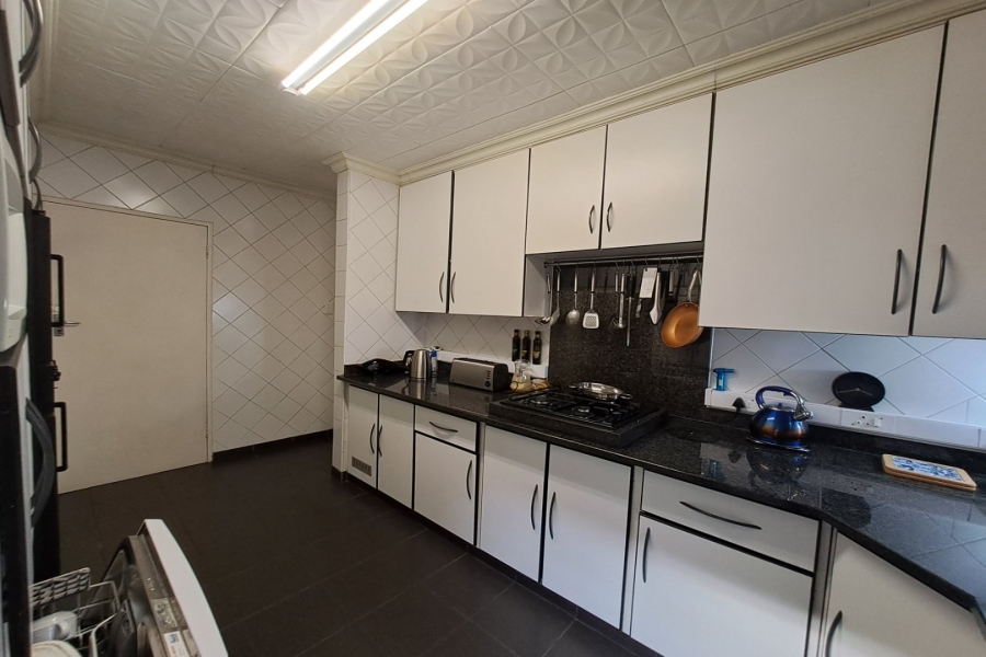 8 Bedroom Property for Sale in Hennopspark Gauteng