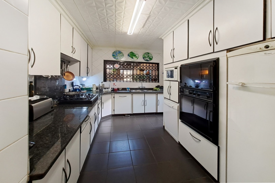 8 Bedroom Property for Sale in Hennopspark Gauteng