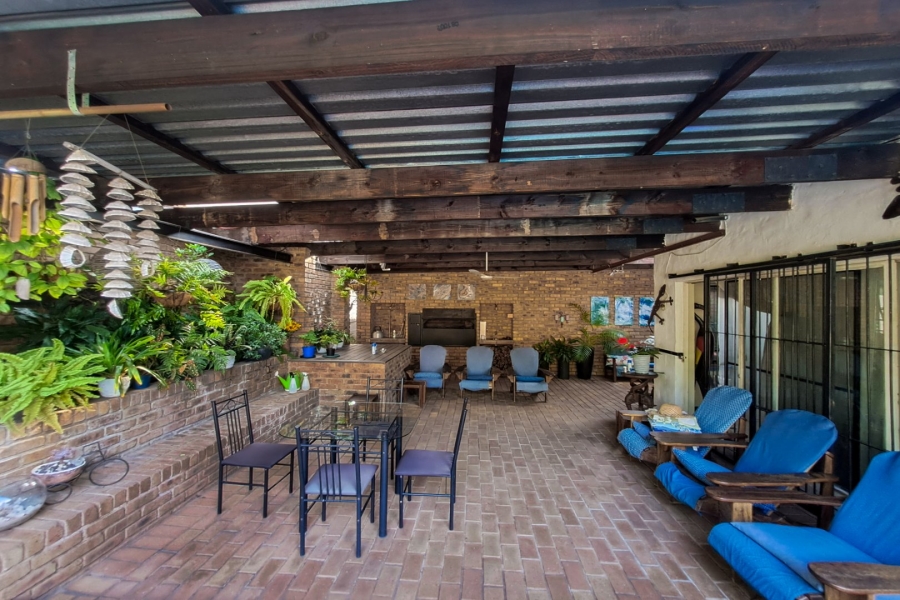 8 Bedroom Property for Sale in Hennopspark Gauteng