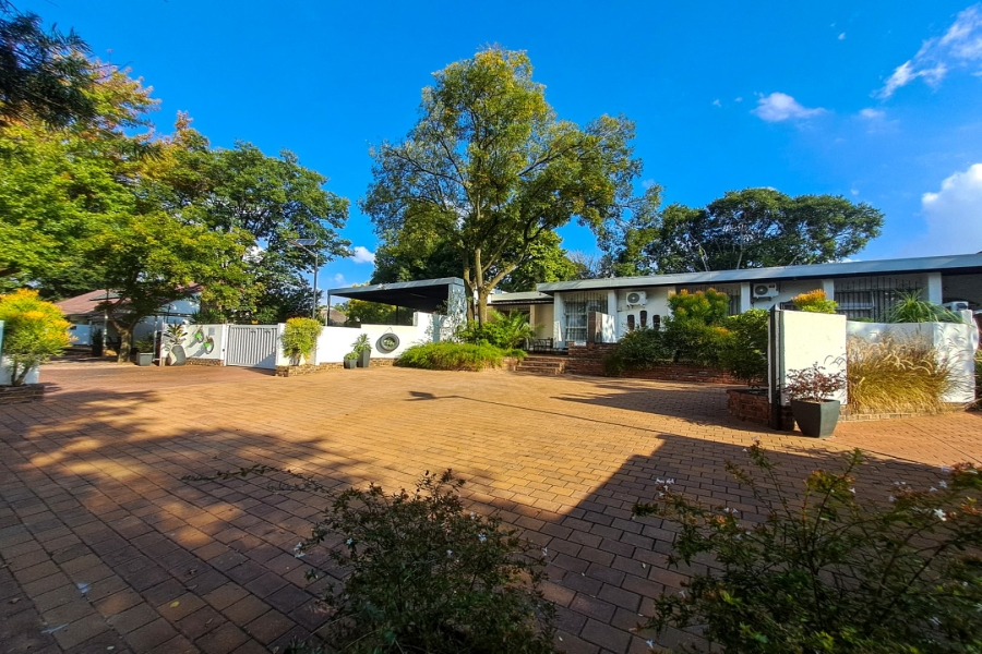 8 Bedroom Property for Sale in Hennopspark Gauteng