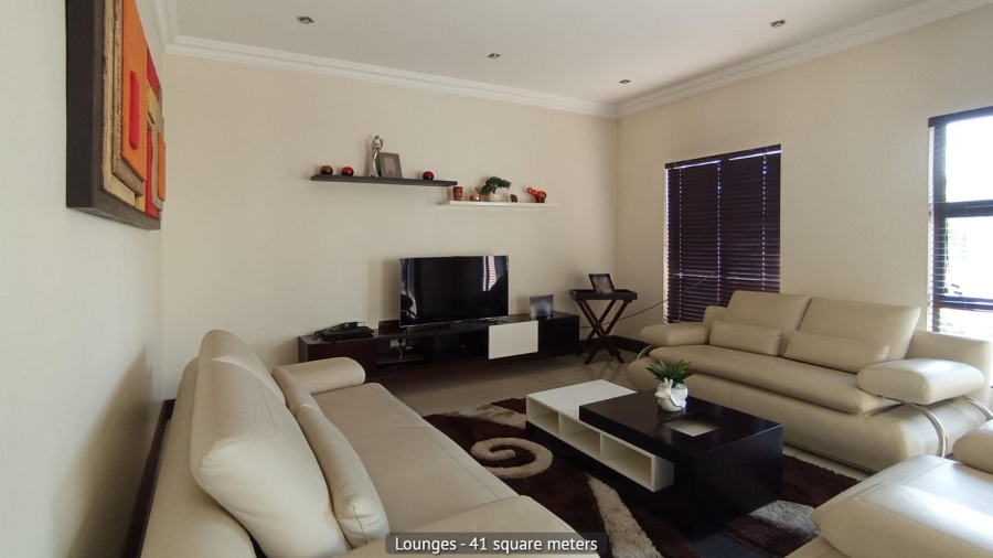  Bedroom Property for Sale in Kosmosdal Gauteng