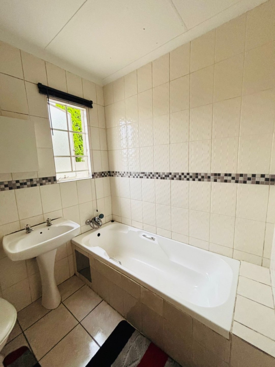 To Let 3 Bedroom Property for Rent in Noordwyk Gauteng