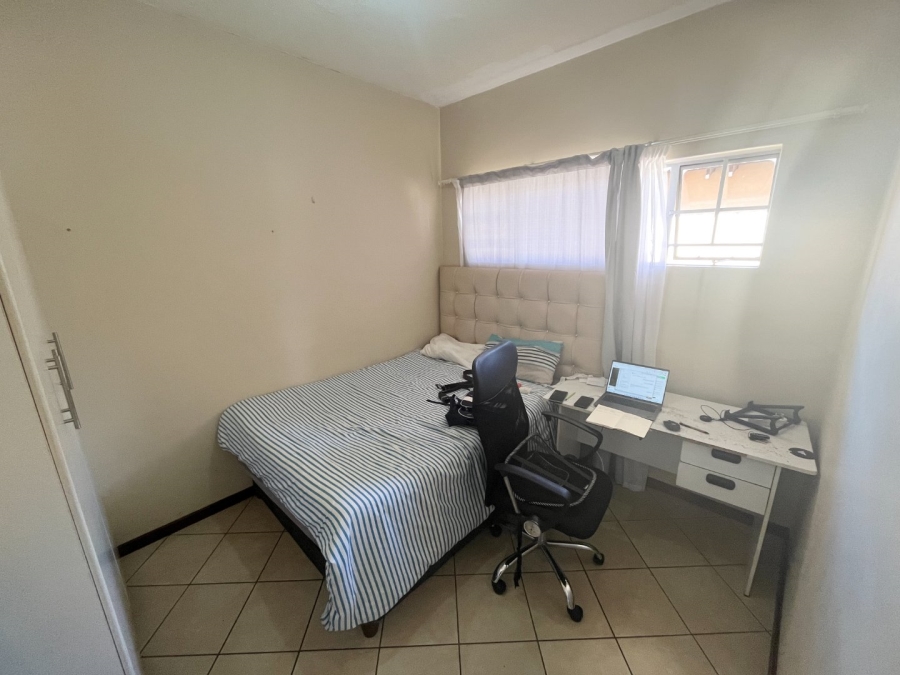 2 Bedroom Property for Sale in Erand Gardens Gauteng
