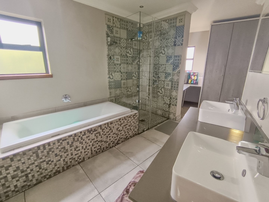3 Bedroom Property for Sale in Midstream Ridge Gauteng