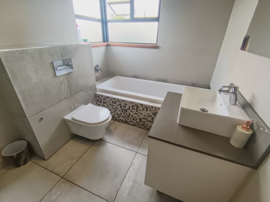 3 Bedroom Property for Sale in Midstream Ridge Gauteng