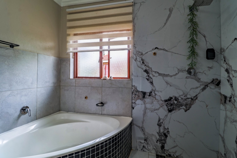 4 Bedroom Property for Sale in Silver Lakes Gauteng