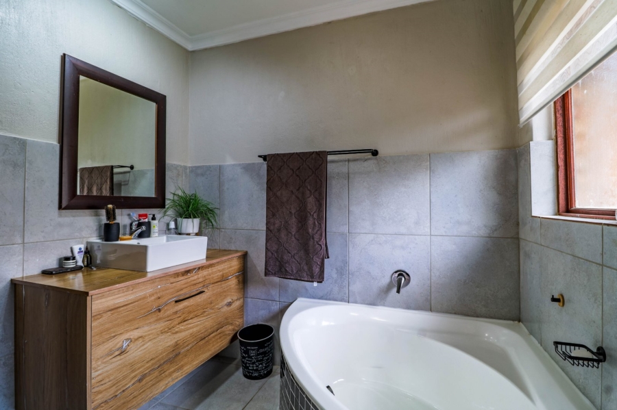 4 Bedroom Property for Sale in Silver Lakes Gauteng