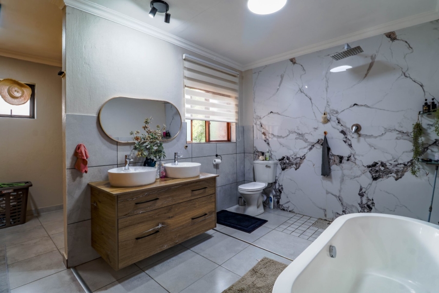 4 Bedroom Property for Sale in Silver Lakes Gauteng