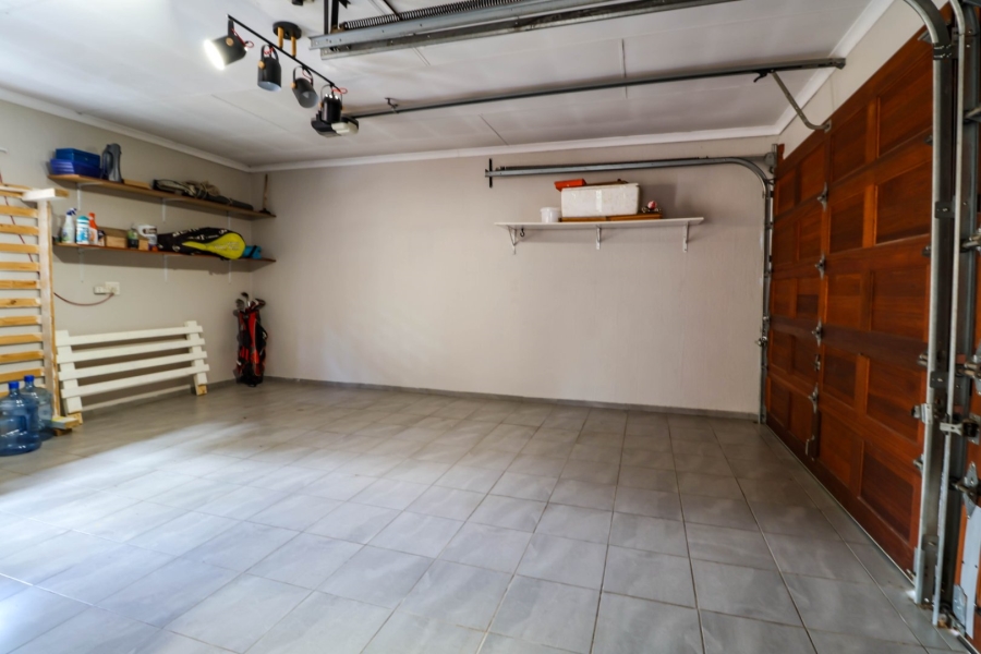 4 Bedroom Property for Sale in Silver Lakes Gauteng