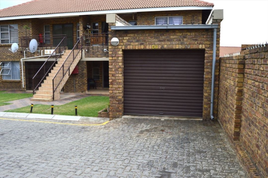 2 Bedroom Property for Sale in Birchleigh Gauteng