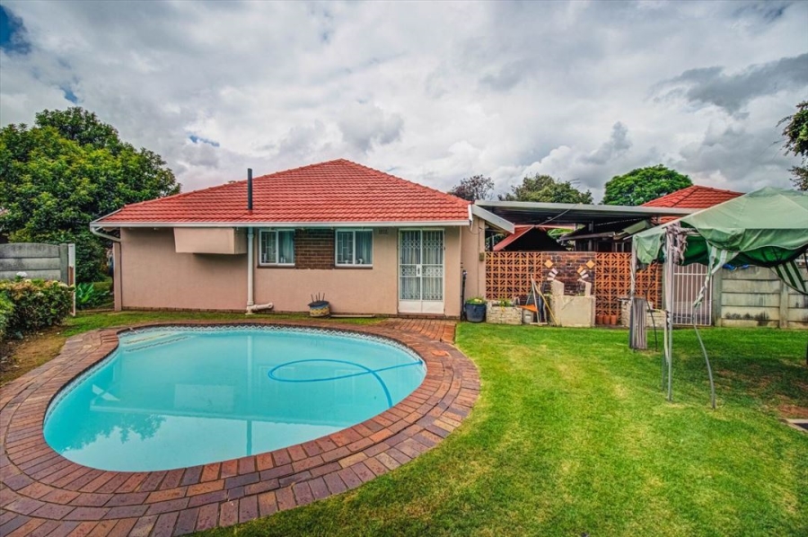 3 Bedroom Property for Sale in Bonaero Park Gauteng