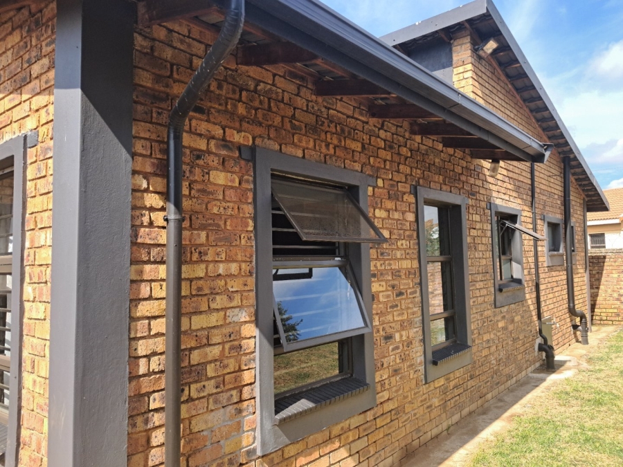 4 Bedroom Property for Sale in Actonville Gauteng