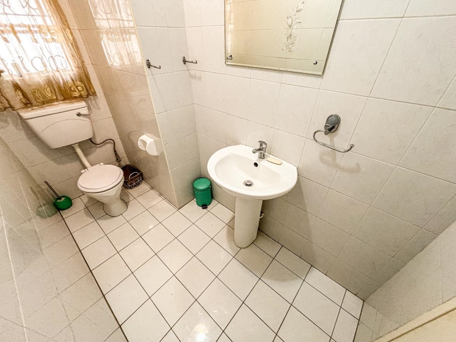 7 Bedroom Property for Sale in Brackenhurst Gauteng