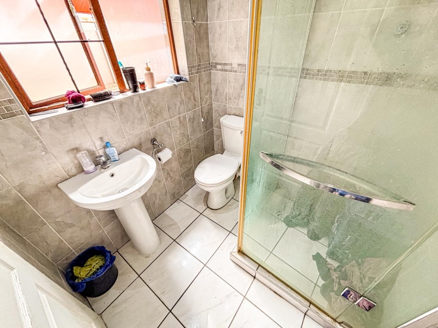 7 Bedroom Property for Sale in Brackenhurst Gauteng