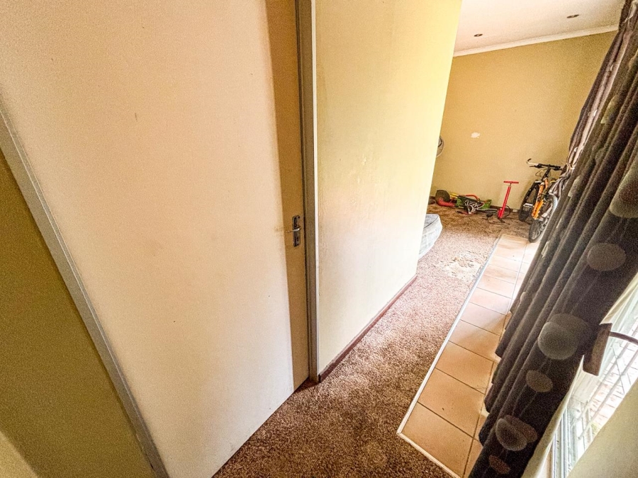 7 Bedroom Property for Sale in Brackenhurst Gauteng