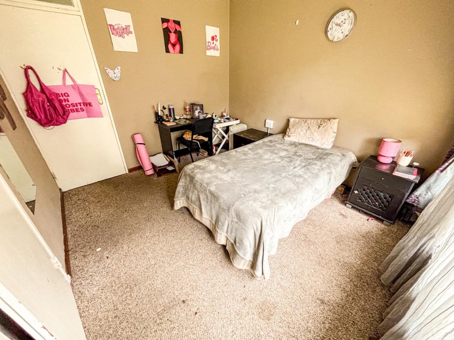 7 Bedroom Property for Sale in Brackenhurst Gauteng