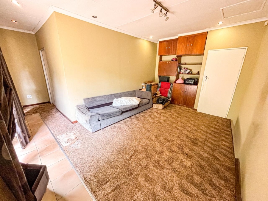 7 Bedroom Property for Sale in Brackenhurst Gauteng